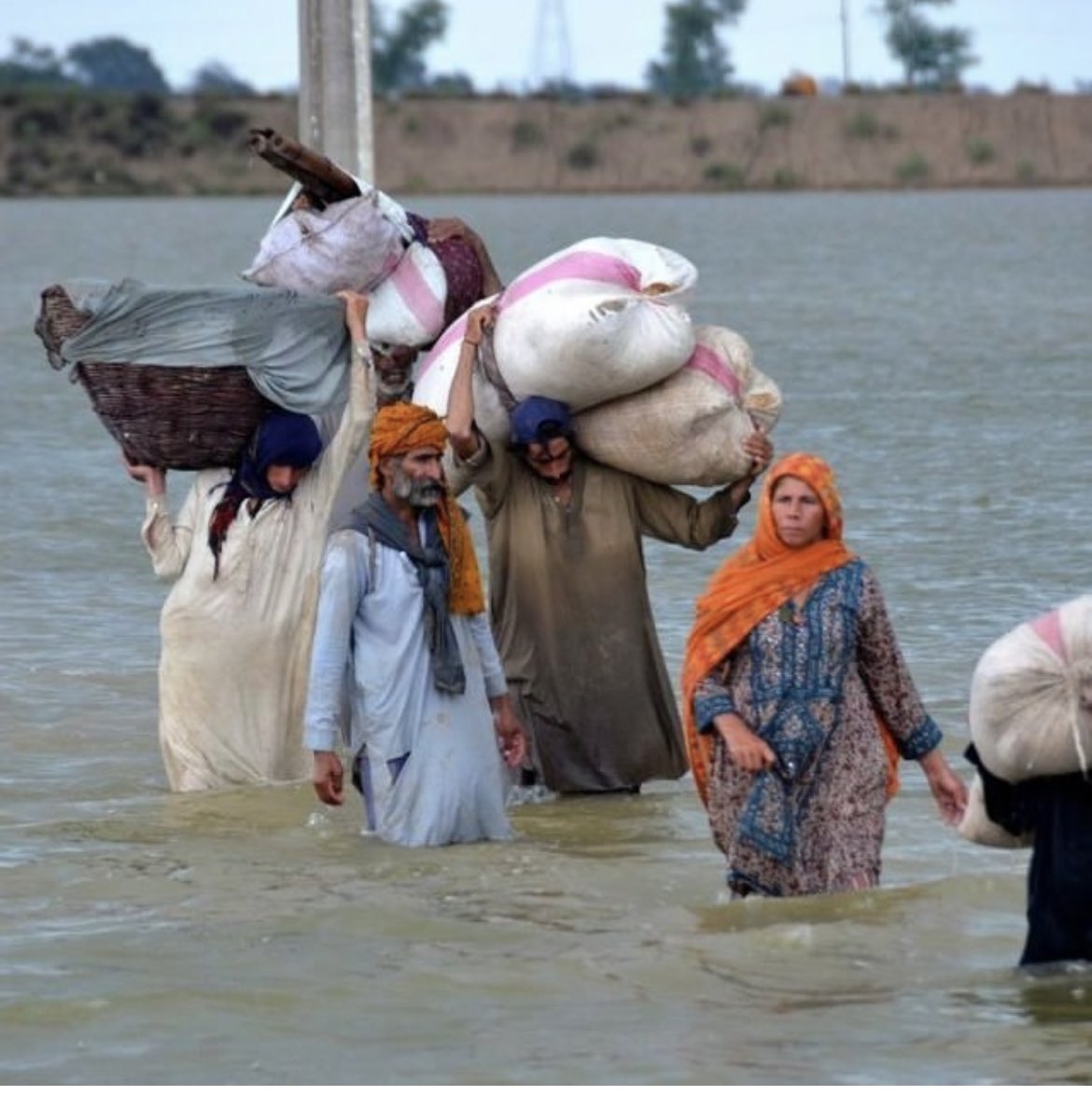 KhaledBeydoun's tweet photo. Thank you to friends in #India 🇮🇳 supporting the victims of flooding in Pakistan 

Give and RT — https://t.co/MMoNScq0Kc https://t.co/FUPq8qGkSR