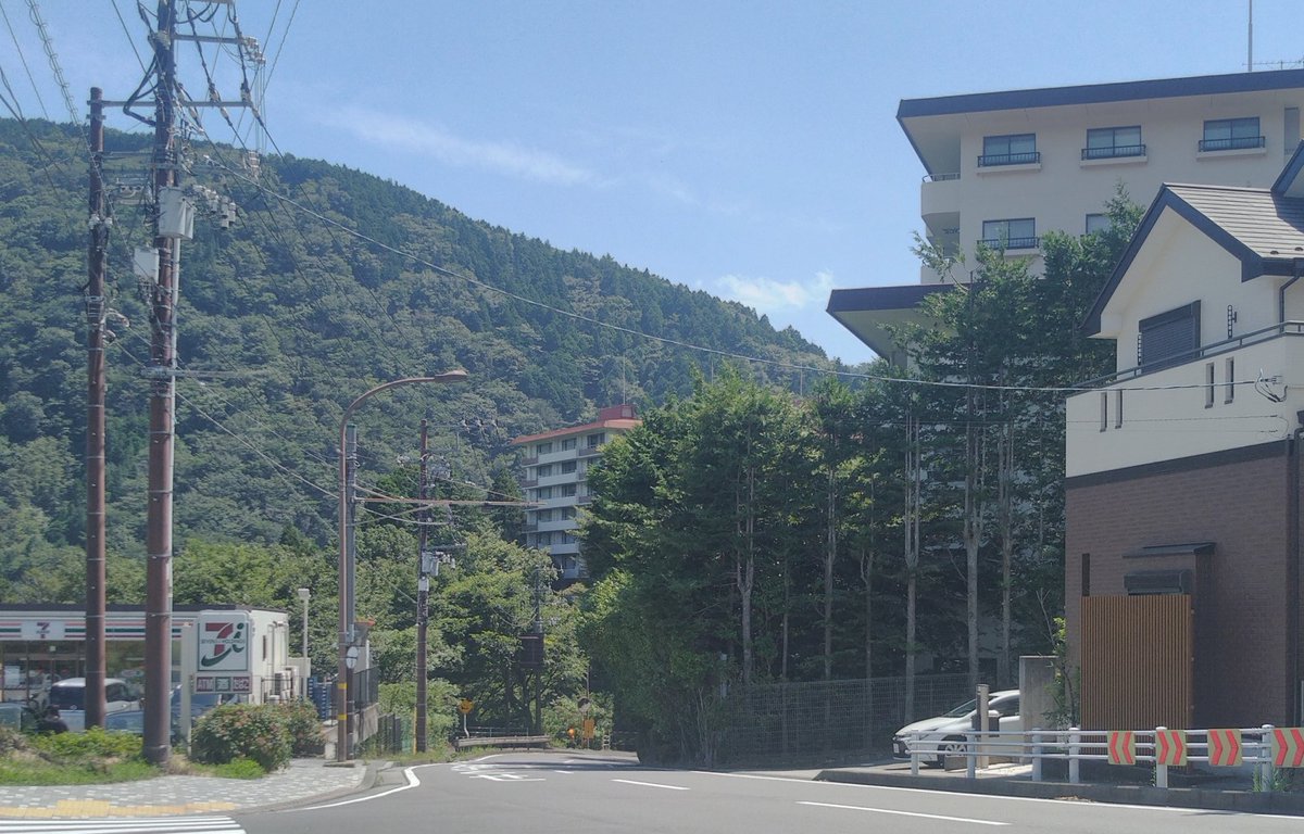 MtTaka2600's tweet photo. #レツゴー 聖地箱根巡礼
強羅駅への分岐
ここが2日目最高到達点
#ミニベロ #折り畳み自転車 #カラクルS #CARACL https://t.co/FNCKhK7AMt