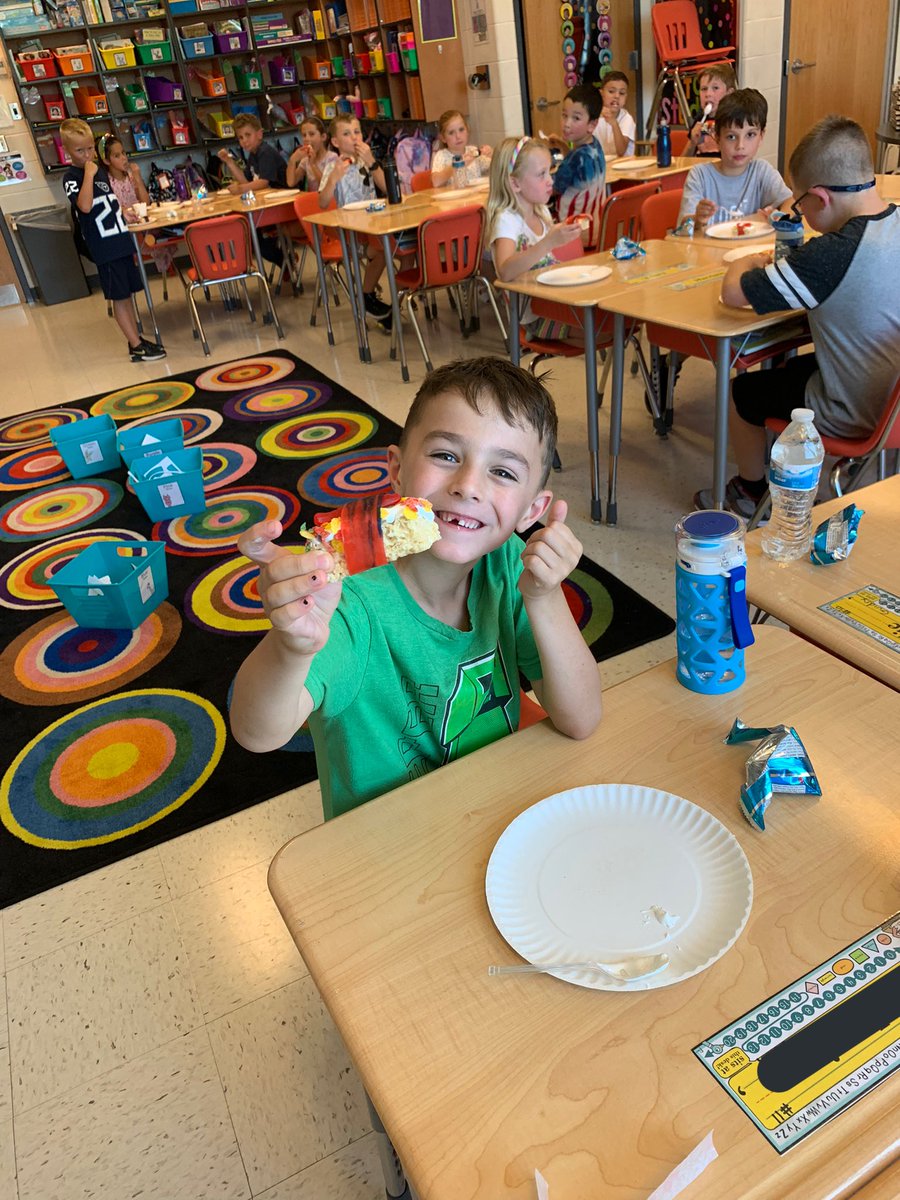 _MsFigueroa's tweet photo. We ended a great first week in second grade by making friendship sushi like Yoko. The relationships we build now will help us all year long. #NokesvilleTigers https://t.co/FLkdVAGLYB