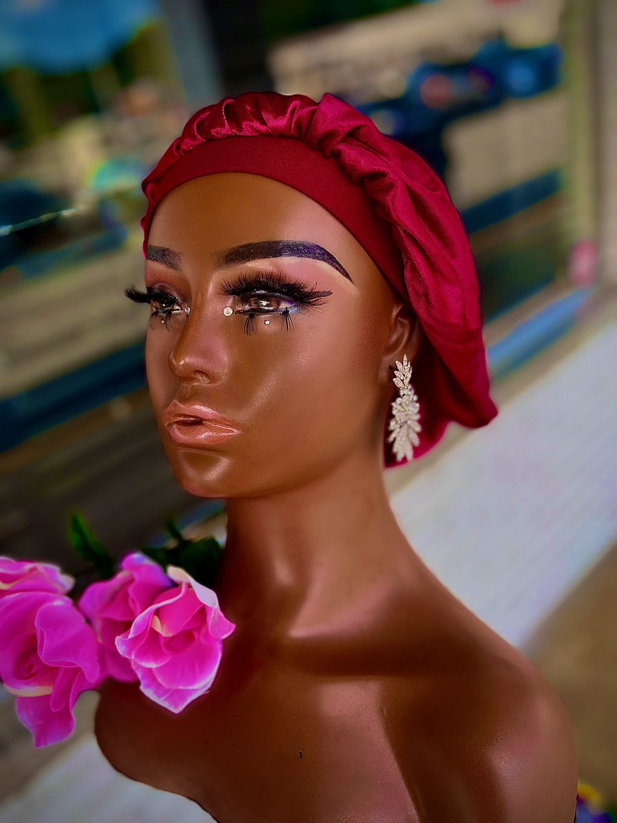 premium_ruby's tweet photo. Protect your crown &amp; maintain that style✨

We have an even bigger surprise for the Vixens, can you guess what it is??👀

#bonnets #haircare #nightroutine #satinbonnets #satin #protectivestyles #rubyspremiumcollection #rpc #blackgirljoy #supportsmallbusiness #explorehair #explore https://t.co/vQ98inGNH4