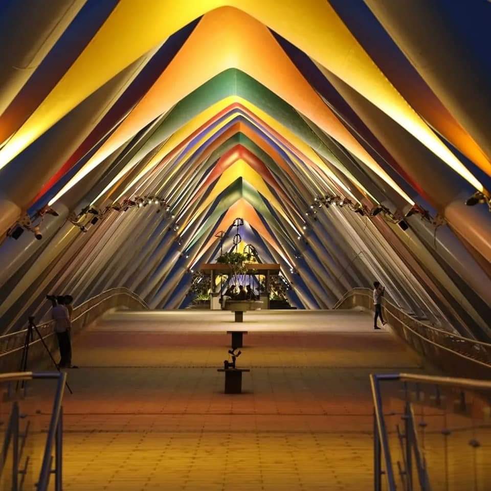 Indian_projects's tweet image. The iconic #AtalBridge is a pedestrian overbridge on #SabarmatiRiverfront - the fabric studded bridge is also a tribute to the textile heritage of #Ahmedabad city. A spectacular new landmark for the city. To be inaugurated by the PM, Shri @narendramodi today