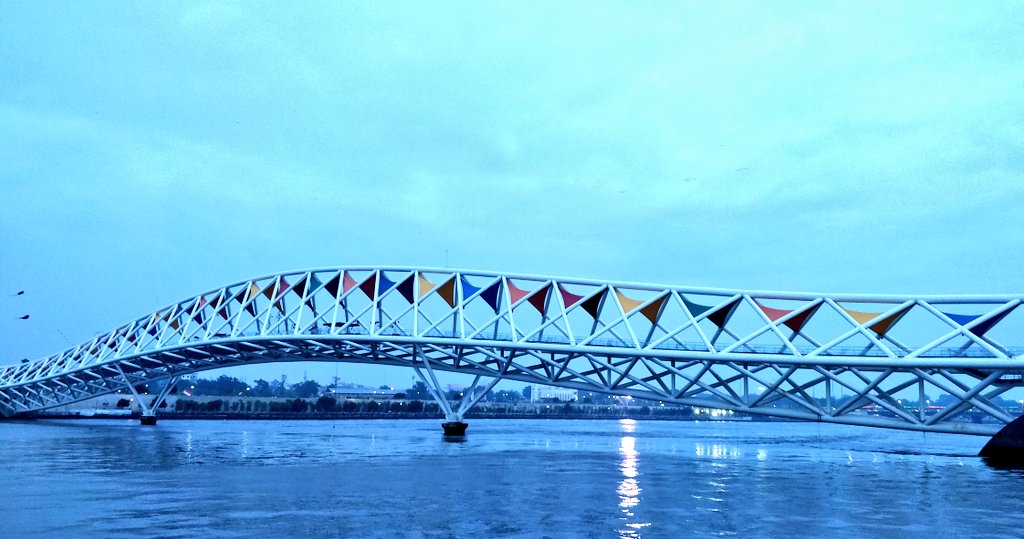 Indian_projects's tweet image. The iconic #AtalBridge is a pedestrian overbridge on #SabarmatiRiverfront - the fabric studded bridge is also a tribute to the textile heritage of #Ahmedabad city. A spectacular new landmark for the city. To be inaugurated by the PM, Shri @narendramodi today