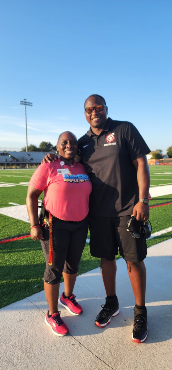 lcorprew13's tweet photo. It was a beautiful evening to kickoff football season. Thank you to everyone that made the game stress free. Good luck to my @BHSMarlins this season. #plantingseeds #canyoudigit #reflectionsbylc https://t.co/eEo1Le6JZl