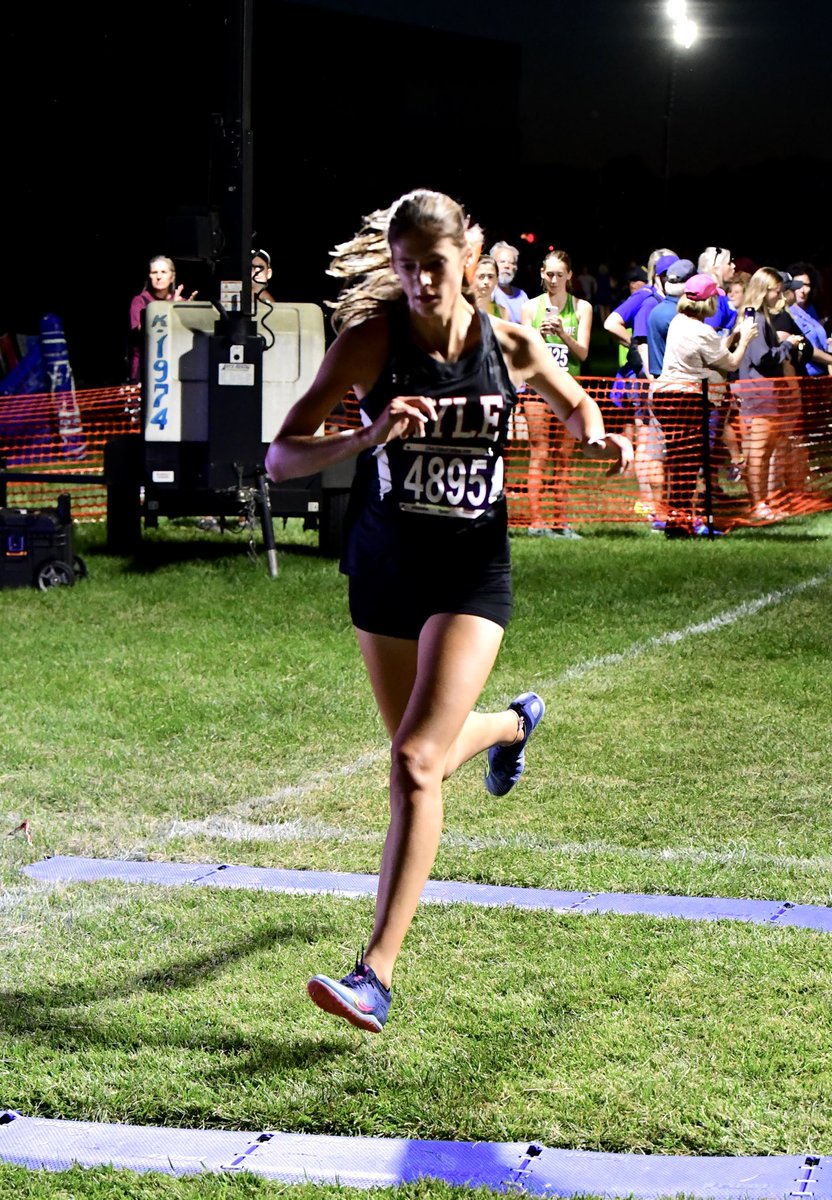 GeoffSportsPics's tweet photo. Taking home 1st &amp; 2nd place in the 2022 Primetime Invitational Girls Blue Race are @xc_mason &amp; @RyleXC. More this weekend on https://t.co/AsxrFscbxc. @RyleAthletics @JWeberSports @RunMasonComets @GoMasonComets @mlaughman @ENQSports @JHoffinCincy @BuckeyeRun @MoeCrossCountry https://t.co/fR9mX5q5mz