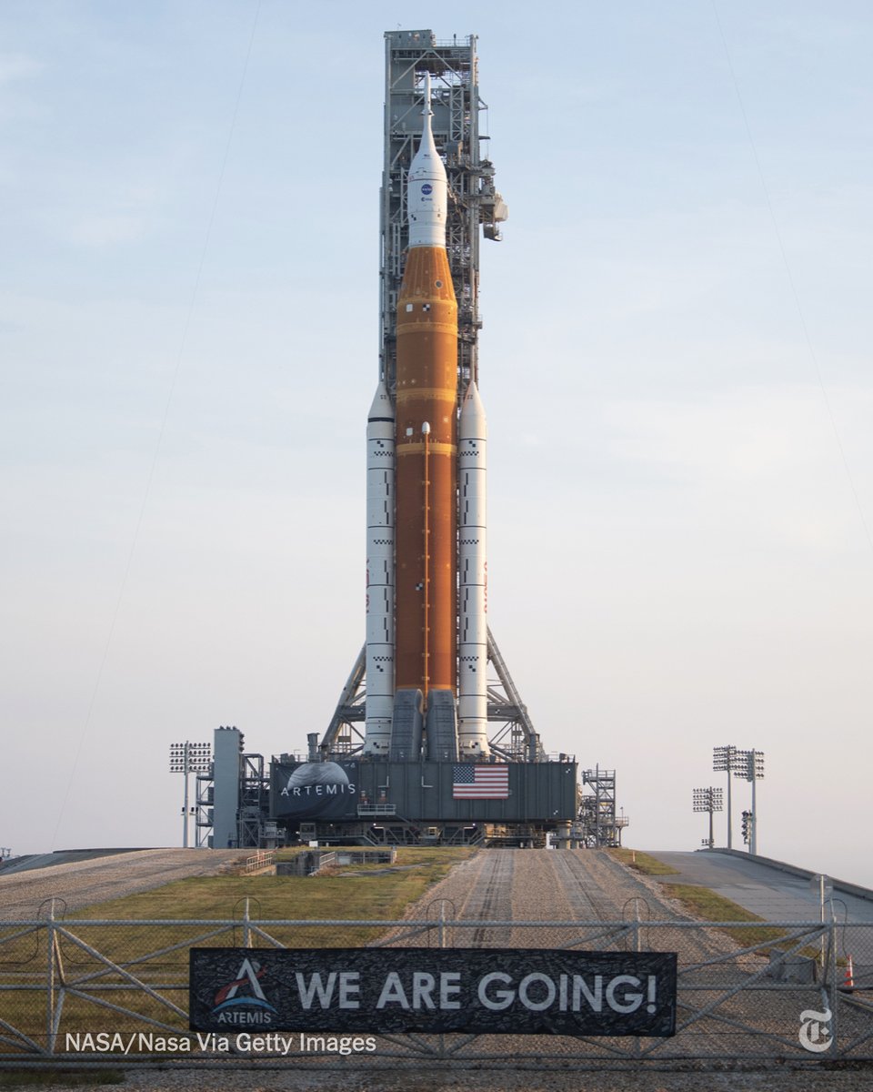nytimes's tweet photo. NASA’s big moon rocket rolled out to the launching pad on Aug. 16, and now it's slated to launch to the moon. The Artemis I mission, an uncrewed test of the rocket and the Orion spacecraft where astronauts will one day sit, is expected to launch on Aug. 29.https://t.co/shIWhrLvqb https://t.co/jV6xEZHE2U