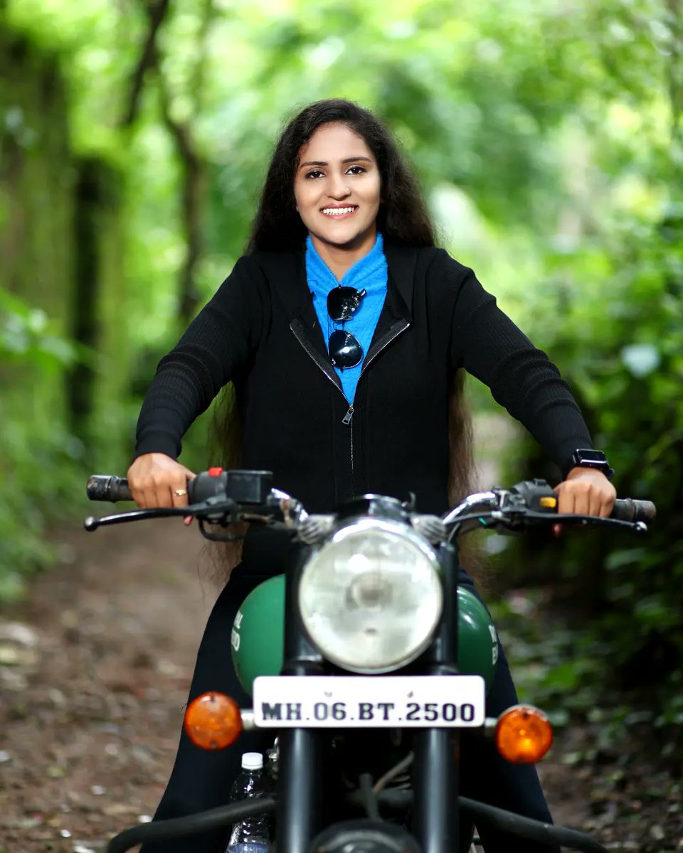 vanitabenpatel1's tweet photo. #bullet rider's #vanitapatel #vanitapatelofficial #Singer #gujrati https://t.co/uBqqXjuMtE