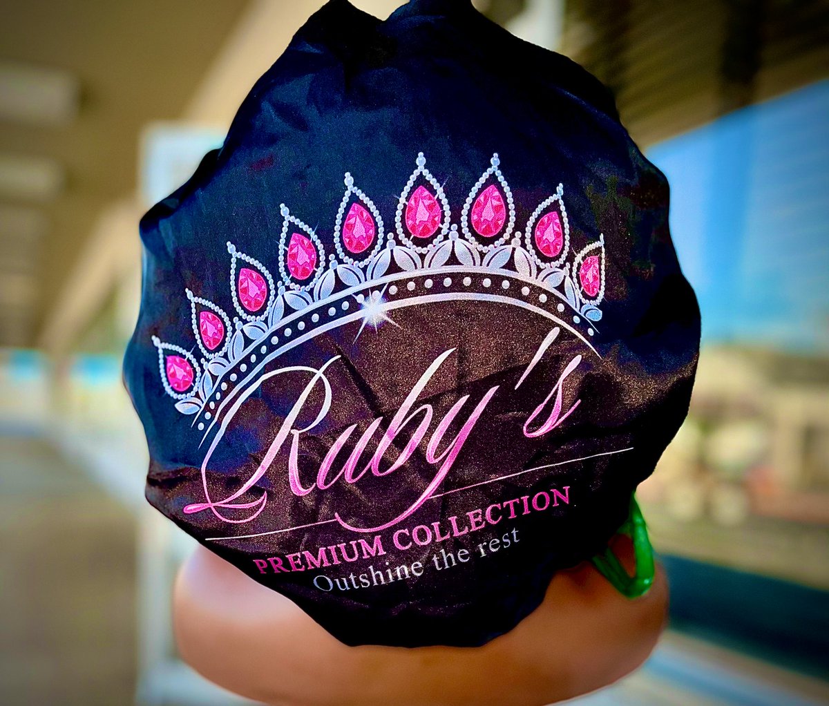 premium_ruby's tweet photo. As promised, the bigger surprise has been revealed 😈 💕

Our Deluxe Bonnets hold more hair and secure the edges so that you can wake up flawless💗

#bonnets #satinbonnet #reversiblebonnets #reversiblebonnet #longhair #protectivestyles #protectyourhair #blackownedbusiness #women https://t.co/wpTl8PiX7g