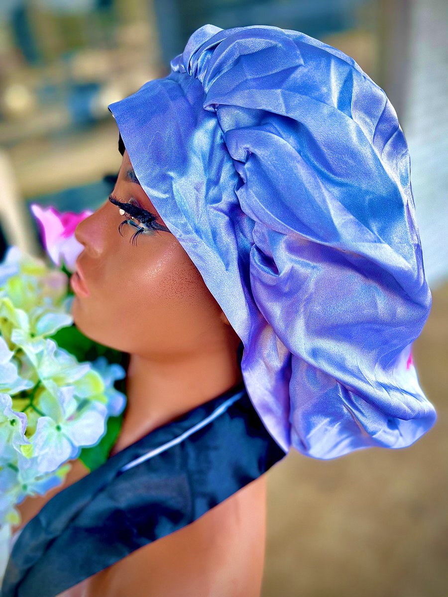 premium_ruby's tweet photo. As promised, the bigger surprise has been revealed 😈 💕

Our Deluxe Bonnets hold more hair and secure the edges so that you can wake up flawless💗

#bonnets #satinbonnet #reversiblebonnets #reversiblebonnet #longhair #protectivestyles #protectyourhair #blackownedbusiness #women https://t.co/wpTl8PiX7g