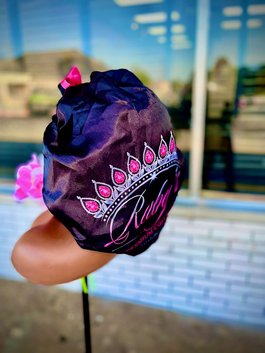 premium_ruby's tweet photo. As promised, the bigger surprise has been revealed 😈 💕

Our Deluxe Bonnets hold more hair and secure the edges so that you can wake up flawless💗

#bonnets #satinbonnet #reversiblebonnets #reversiblebonnet #longhair #protectivestyles #protectyourhair #blackownedbusiness #women https://t.co/wpTl8PiX7g