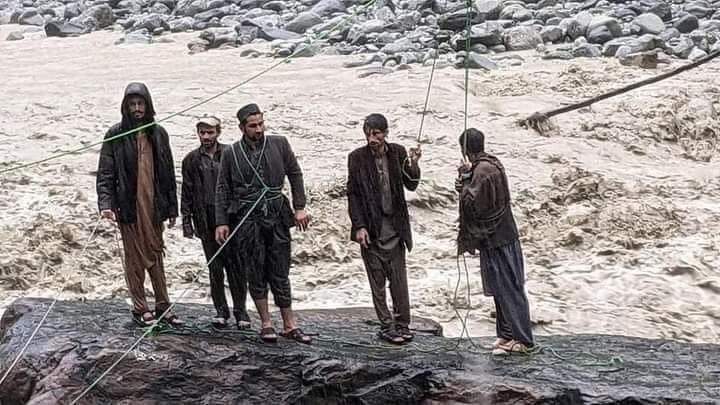 EHTISHAMULLAH_R's tweet photo. They didn't matter.
#Shameless #ShameOnYou @ImranKhanPTI 
#floodinpakistan #flood https://t.co/JrKeIZRMBS