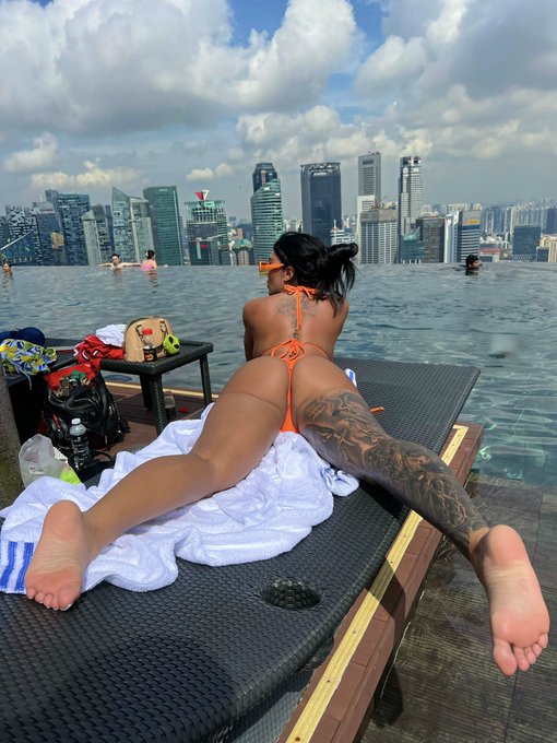 Like the view😜 ?  #singapore https://t.co/JT6pI9KnPT