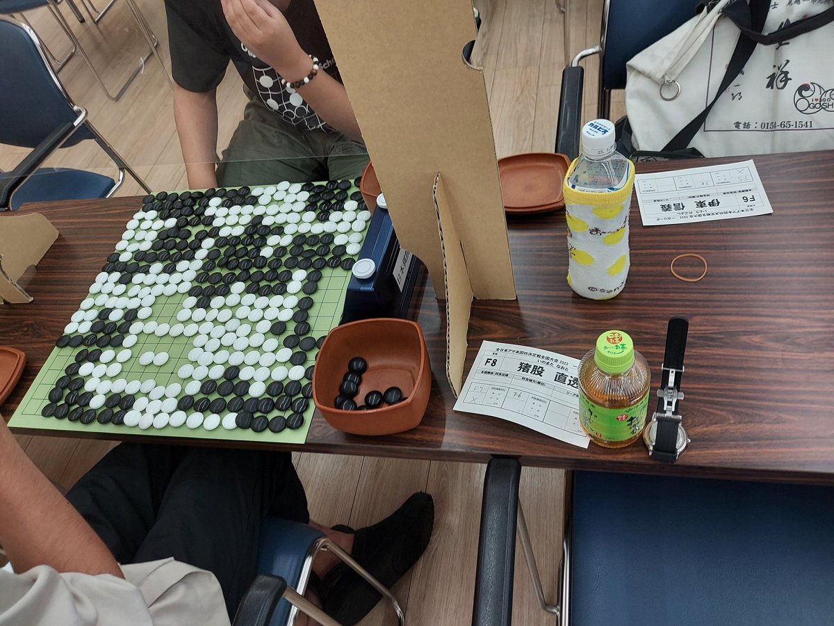 v4seR2cGOCn73Od's tweet photo. 最年少の伊東くん、初勝利❗

北海道代表の伊東信義くん(中学１年)が、2回戦で猪股直透さん(宮城)に、白番半目勝ちしました。
師匠の尾越一郎九段に電話したら「よかったね」と、言われたそうです。
#アマ本因坊戦 https://t.co/5WxuK7JNEK
