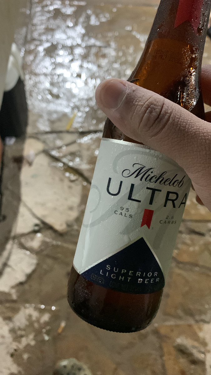 RamMedina24's tweet photo. @LeandroRiosMx Agarrar el pedo con unas buenas @MichelobUltraMx https://t.co/5WtQojzmGb