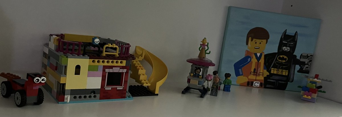 globalorr's tweet photo. #LegoUnity is building community by picking out their individual bricks, voting for class values, and making #Lego creations to display in the classroom. #GoGrizzliesNKC @Gateway6NKC https://t.co/2Ohln995Yx