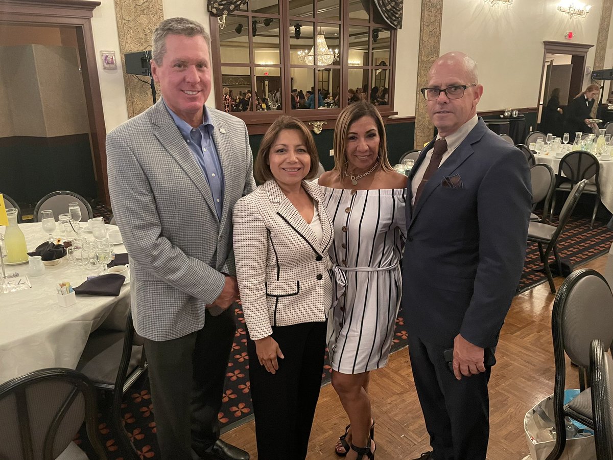 Dr_POrdonezF's tweet photo. Congratulations to Palm Beach County School Board Member Alexandria Ayala & FL ALAS President Patricia Trejo for being honored as #HispanicWomanofDistinction @pbcsd @PBCSDEspanol @Florida_ALAS @ALASEDU @Ed_Tierney1 https://t.co/HeV8WPoZg2