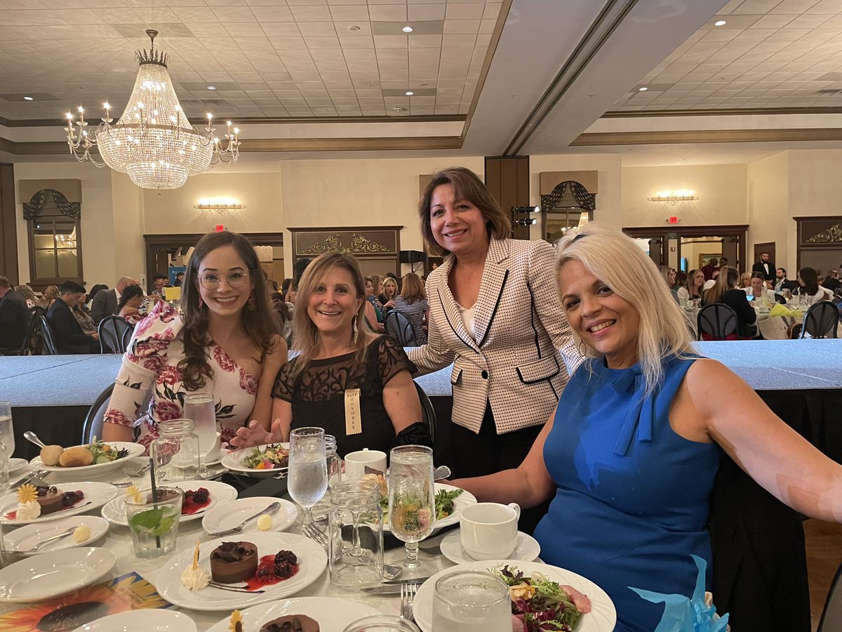 Dr_POrdonezF's tweet photo. Congratulations to Palm Beach County School Board Member Alexandria Ayala & FL ALAS President Patricia Trejo for being honored as #HispanicWomanofDistinction @pbcsd @PBCSDEspanol @Florida_ALAS @ALASEDU @Ed_Tierney1 https://t.co/HeV8WPoZg2