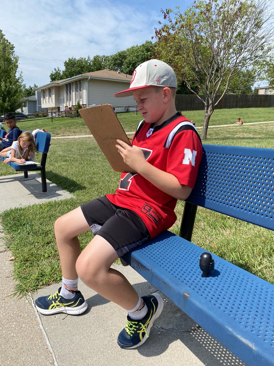 MissKnoepfler's tweet photo. 3rd grade recognizing the important things on their hearts to inspire their writing this year! ❤️@MPS_Morton @MalonePrincipal #MavericksMoveMountains https://t.co/txhDJqGA6G
