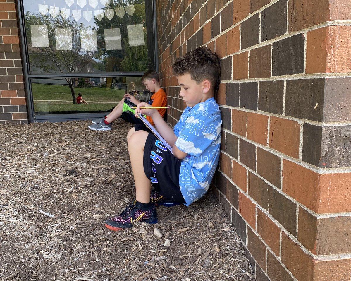 MissKnoepfler's tweet photo. 3rd grade recognizing the important things on their hearts to inspire their writing this year! ❤️@MPS_Morton @MalonePrincipal #MavericksMoveMountains https://t.co/txhDJqGA6G