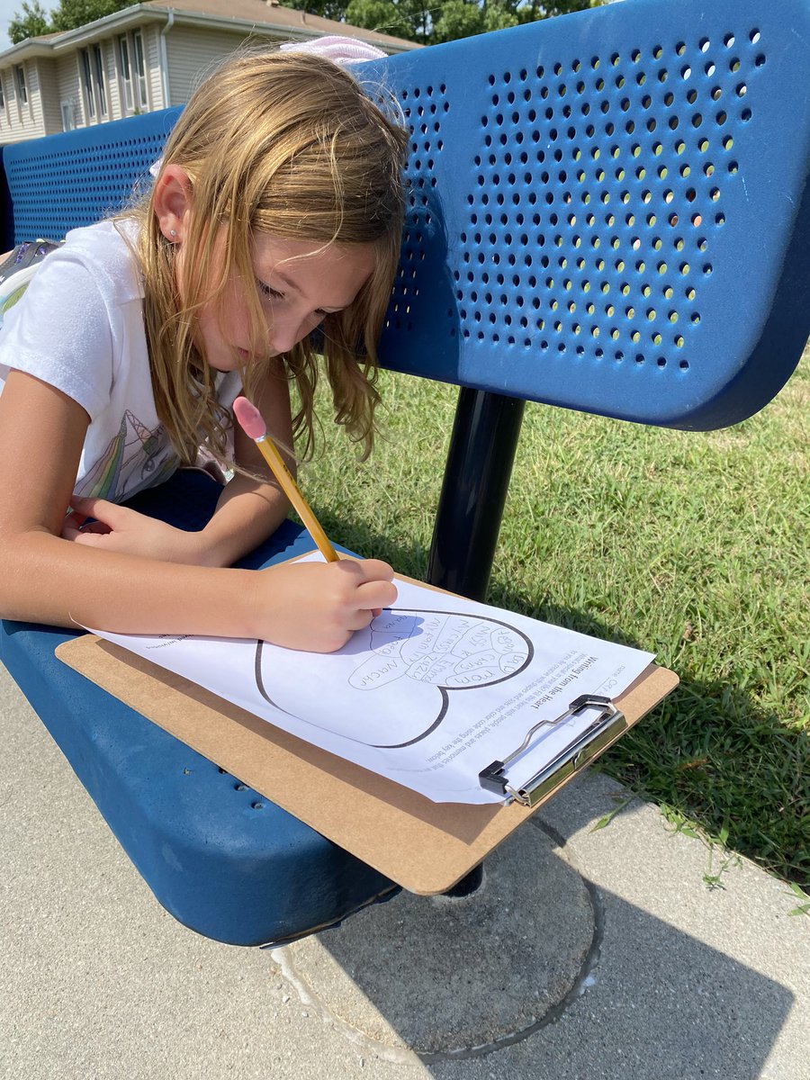 MissKnoepfler's tweet photo. 3rd grade recognizing the important things on their hearts to inspire their writing this year! ❤️@MPS_Morton @MalonePrincipal #MavericksMoveMountains https://t.co/txhDJqGA6G