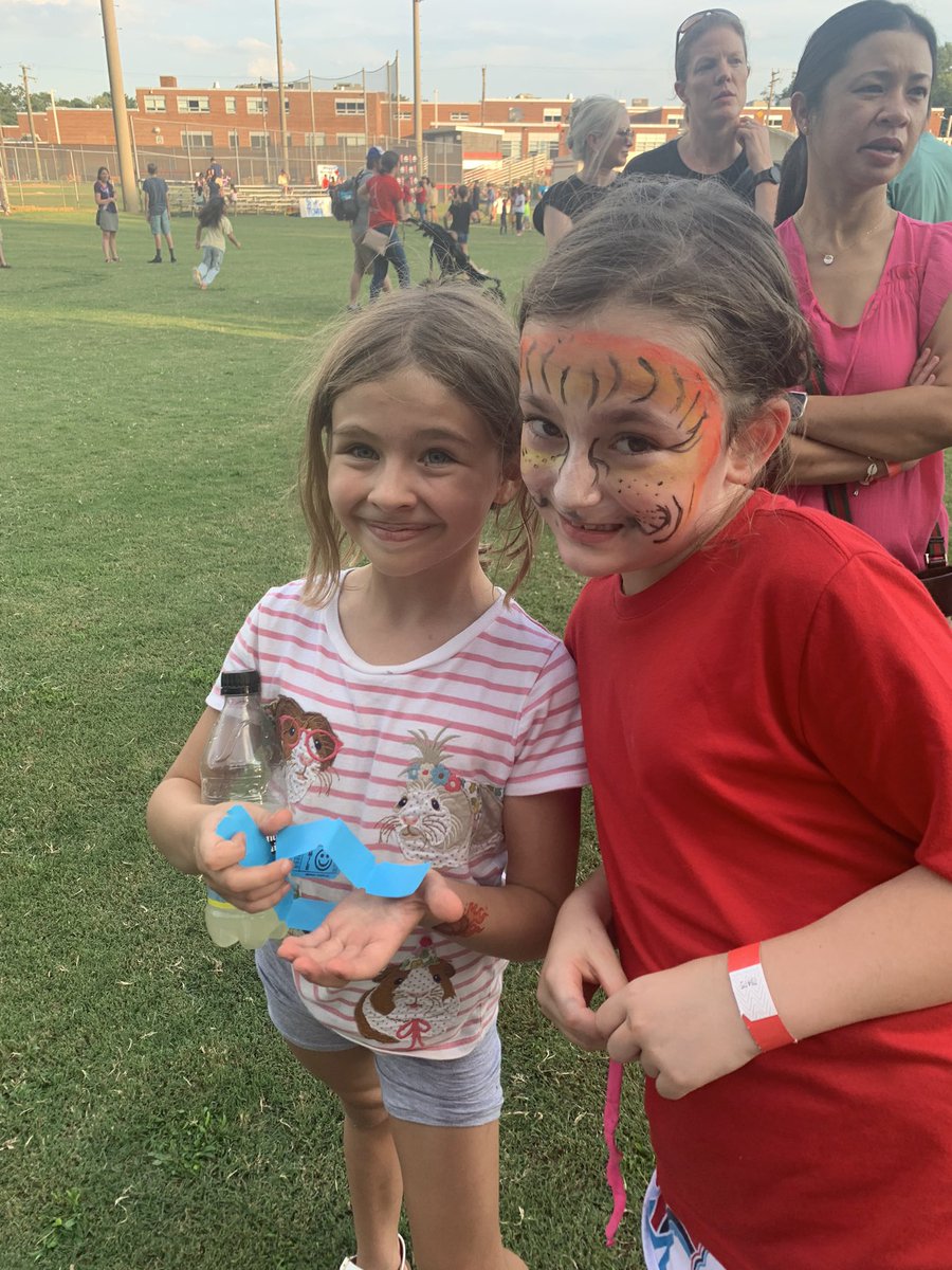 drmona0115's tweet photo. Such a blast at One Madison! Wolftrap buddies. Building communities! #oneactofkindness @WolftrapES @FCPSRegion1 https://t.co/OMSlHjSd3p
