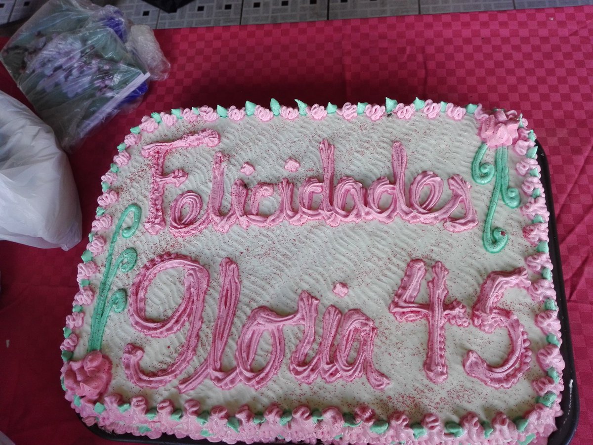 AngelFCalle's tweet photo. #RadioArtemisa. Llegar a la edad de jubilación es una dicha; Gloria, trabajadora del Sector Militar de #Artemisa ya cumplió su etapa laboral y sus compañeros de trabajo le hicieron una bonita actividad. Felicidades a la noble mujer.
#BienvenidaLaJubilacion. https://t.co/6lHuM8Cqrk