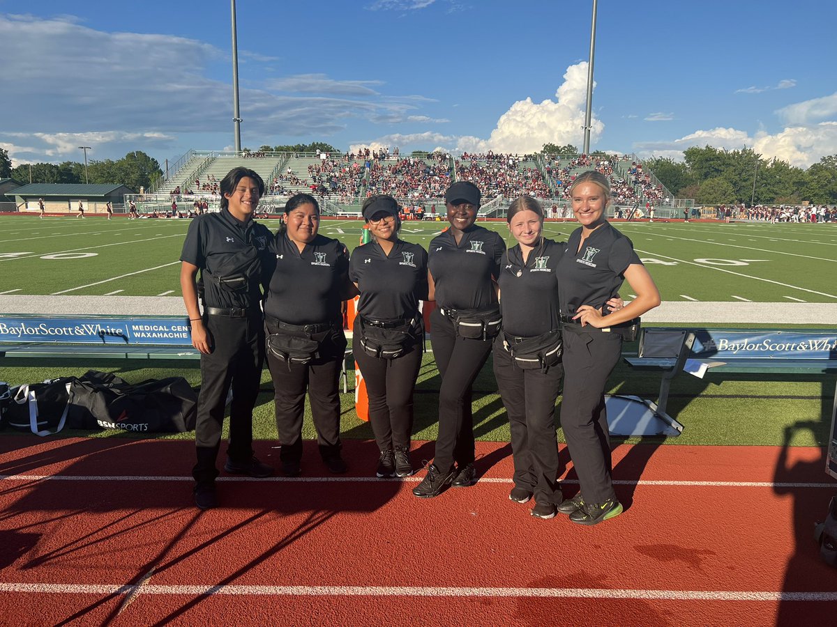 HachieSportsMed's tweet photo. First @NDNFootball home game! 🏈#Battleof287 👏🏽😤 https://t.co/u9ztajcOTx