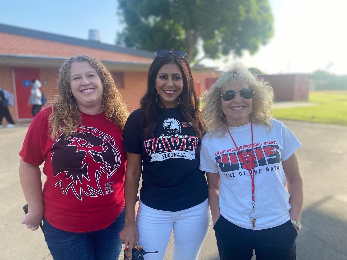 WalnutGroveInt's tweet photo. Who’s got school spirit?! #walnutgrove #wcusd #wgisspirit #hawkpride @walnutgroveint @westcovinausd @MissBhakta https://t.co/iiP7WtcnIJ