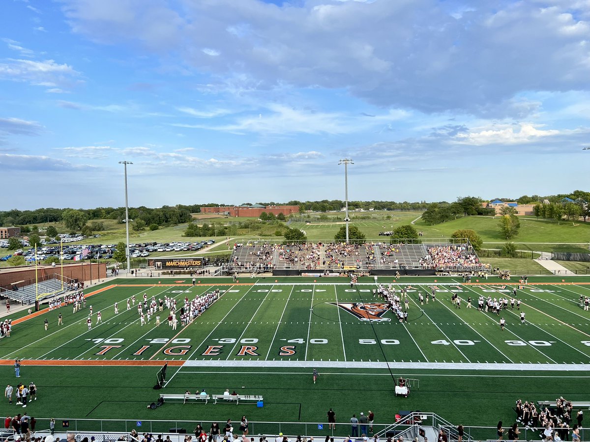 MaroonCrew's tweet photo. Beautiful night for a football game! Let’s Go Maroons! https://t.co/gJzY9i1kW5