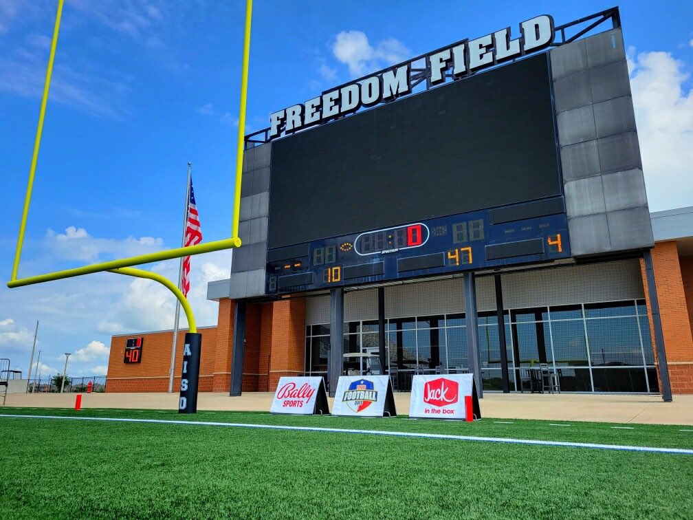 SportVenueEvent's tweet photo. We are excited to be working with @AlvinISD #FreedomField this 2022 football season. First up: @HokaHeyFootball @SCSharkFootball on @BallySportsTXHS #TXFBDays2022 https://t.co/q2VuewvxeN