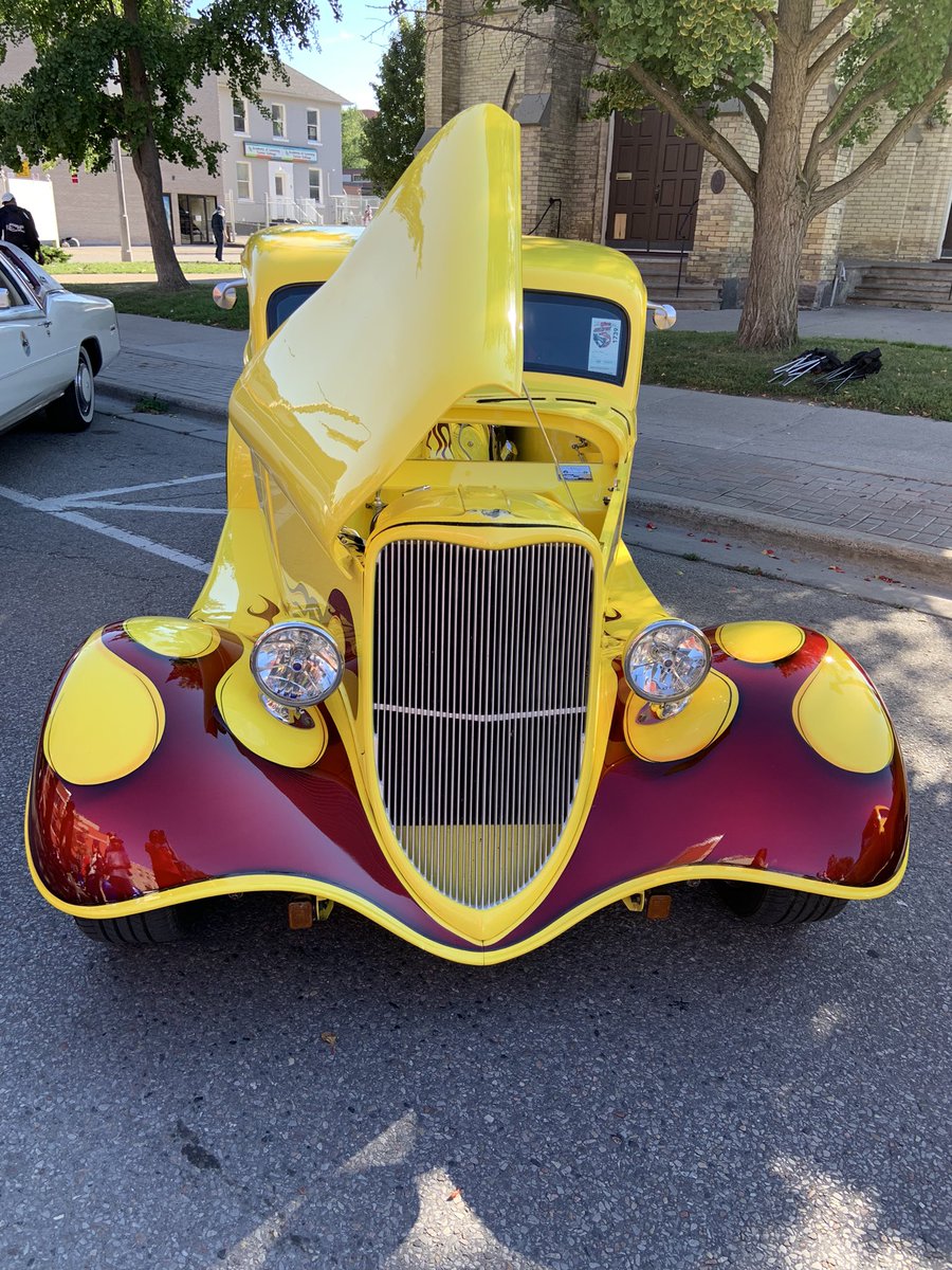 DanielaCourtice's tweet photo. We enjoyed seeing some pretty amazing cars tonight at #karsonking. So many amazing cars and a big thank you to the kind gentleman who let the boys sit in his car. #cars #Oshawa #kindness https://t.co/sD4GOhDyqT