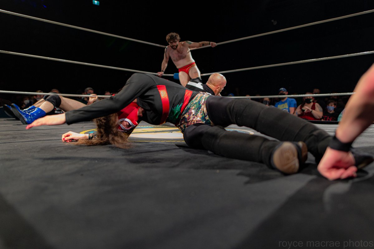 My #broken #clavicle is turning into a real #sharmoota . 
If you know you know. #TheMoreYouKnow #twad