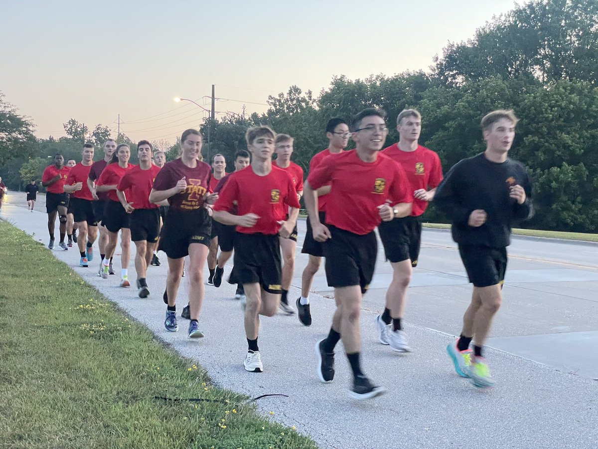 CycloneROTC's tweet photo. ISU wrapped up the first week of school today! Pictured are highlights of the week including our first lab and competition pt! 

#3rdBDEArmyROTC #LeadersWanted #GoArmy #CycloneBattalion #TrainingDay #Iowa #Army

@usarmy @armyrotc @3rdrotcbrigade @drakearmyrotc https://t.co/c7dF92NGGN
