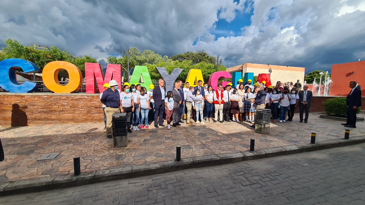 AECID_Honduras's tweet photo. Durante la visita del mandatario español @sanchezcastejon a #Comayagua se repasó el modelo del proyecto Fomento del Empleo Juvenil y Prevención de la Migración gestionado por @AECID_es en el marco del programa Euro+Labor de la @UEenHonduras. (🧵1/2) https://t.co/s0vJbBae0E