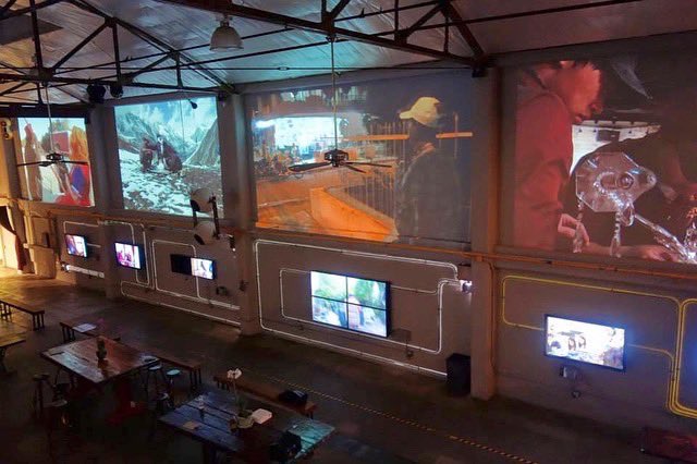 globallives's tweet photo. Flashback Friday! In 2014, our event series, Global Wednesdays, drew thousands of people to the Folsom Street Foundry in San Francisco. 
One Wednesday night, the “Work Locally, Act Globally” panel discussion and reception gathered more than 200 globally-minded professionals. https://t.co/vPesNSJJNz
