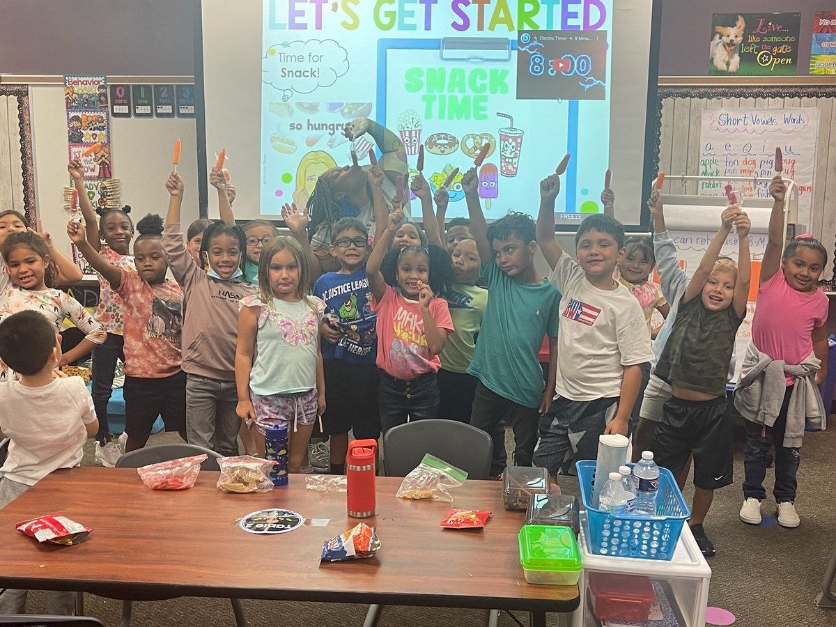 MsRoss_LSE's tweet photo. When your class has been working on their behavior and you surprise them with popsicles!! #PositiveBehavior #PositiveRewards https://t.co/trPRcpgrv9