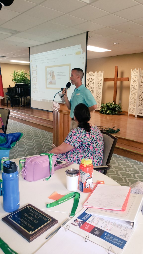 eharrell76's tweet photo. I ❤️ watching my leaders lead. It truly makes my heart sing! #growinggreatness #buildingcapacity #educationalleadership #dreambuilder https://t.co/tuFaxq3Ddo