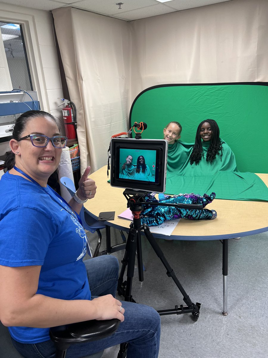 SDE Dragon News is prepping for our first student episodes of the year! Tune in next week to see these stars in action and don’t miss #FloatingHeadsFriday #SDEistheplacetobe