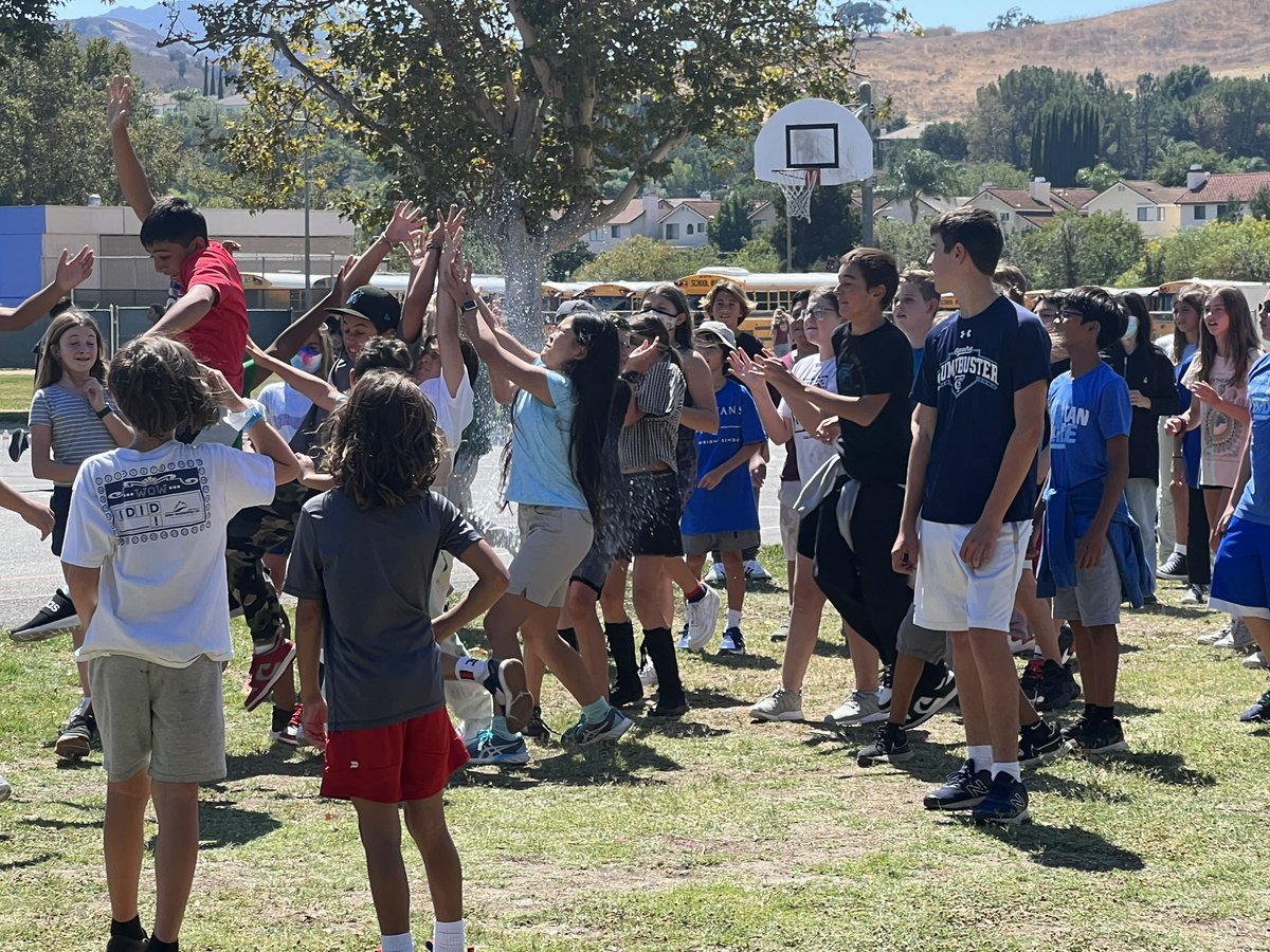 milinda_jaffe's tweet photo. Awesome barbecue today at school! Welcome back Spartans! @AEWrightMS @LVUSD https://t.co/dJrbH6UIs3