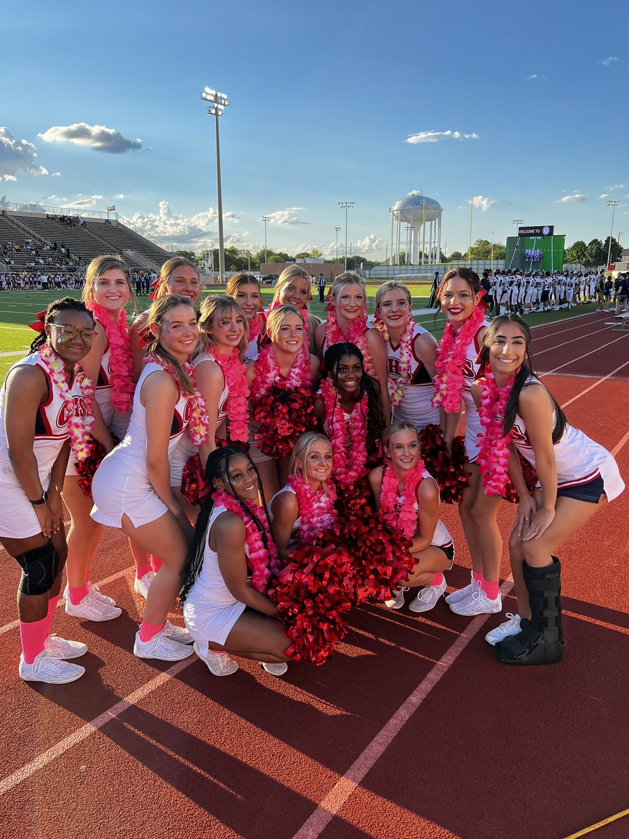 Cen10_Cheer's tweet photo. 📣Varsity Game Night📣 Good luck Varsity.  We love our Titans ❤️🤍💙!!! https://t.co/oTXDD3qd07
