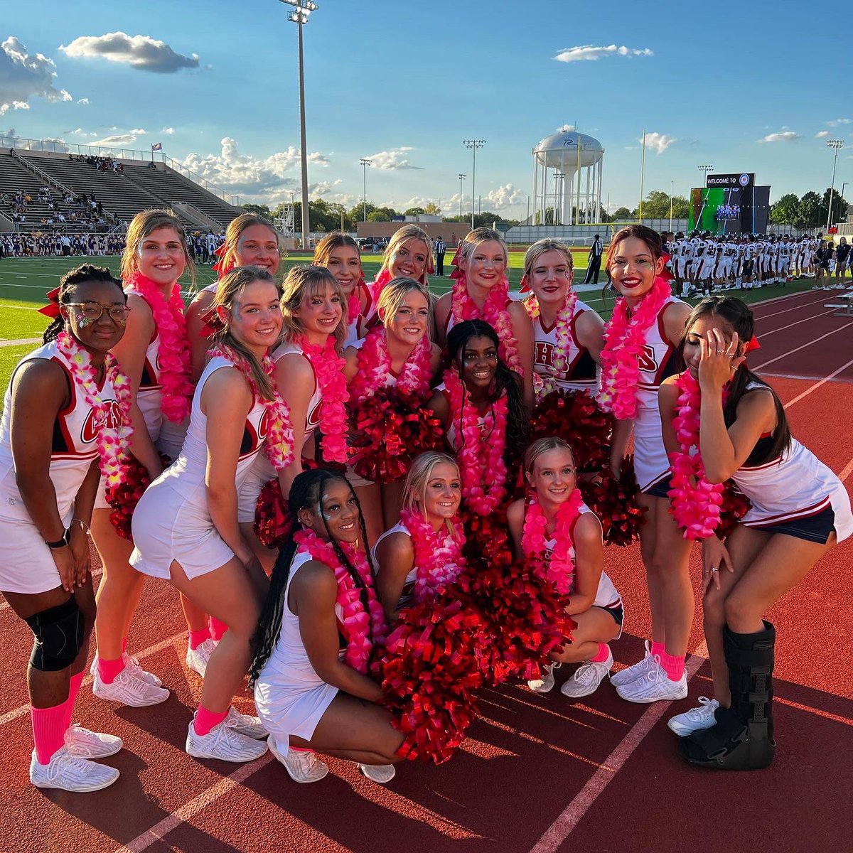 Cen10_Cheer's tweet photo. 📣Varsity Game Night📣 Good luck Varsity.  We love our Titans ❤️🤍💙!!! https://t.co/oTXDD3qd07