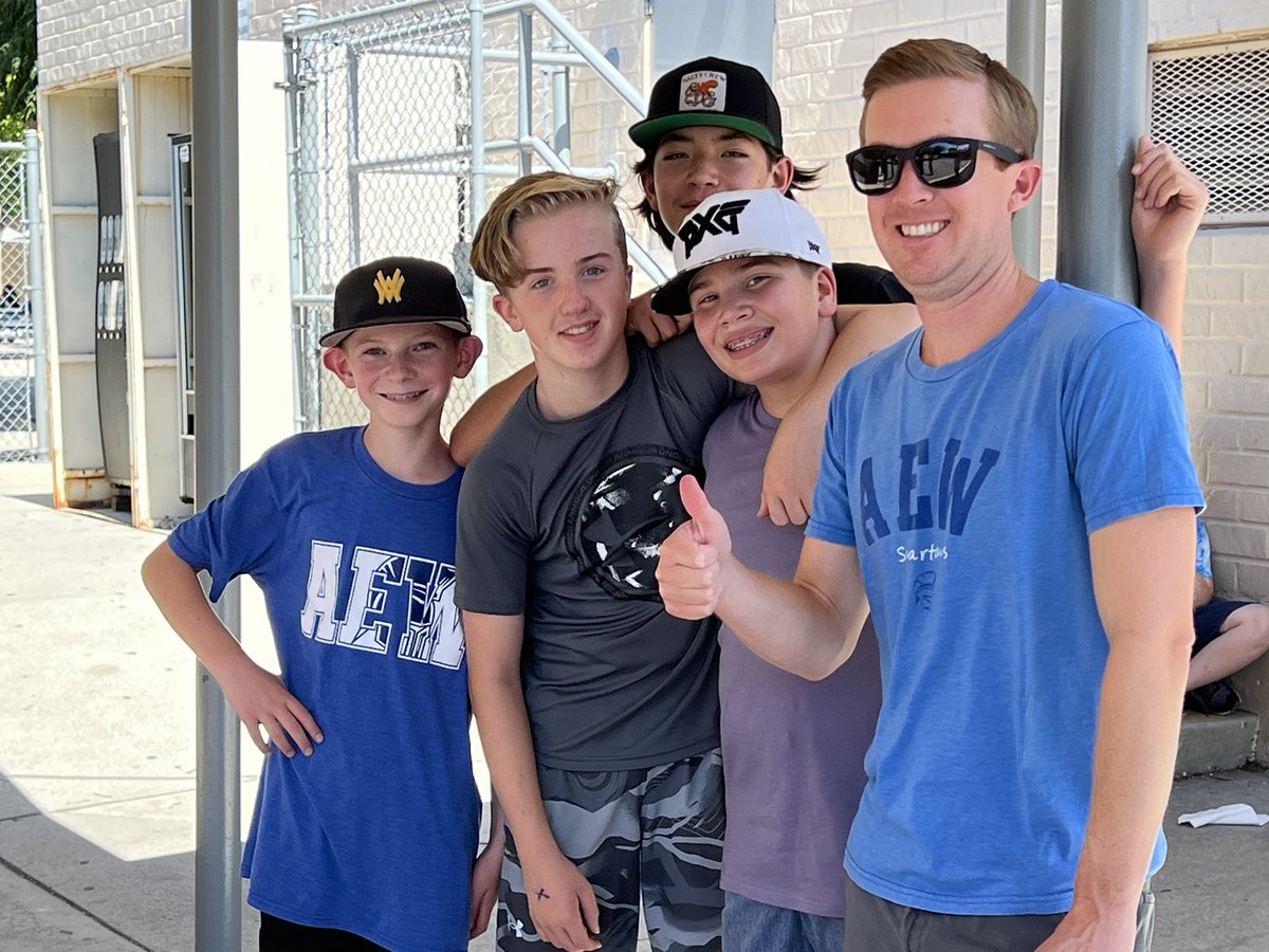 milinda_jaffe's tweet photo. Awesome barbecue today at school! Welcome back Spartans! @AEWrightMS @LVUSD https://t.co/nKKLDjcPM2
