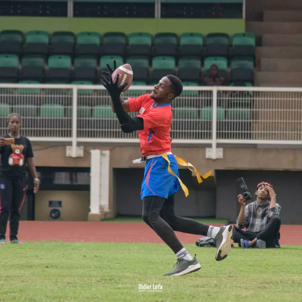 CAMERFOOTBALL's tweet photo. We got that weekend 👌🏼🏈🇨🇲🙏🏻
#nflfootball #IFAFWWC2022 #ifaf #IFAF22 #americanfootball #americanfootballplayer #Cameroon #Yaounde #Douala #Bamenda #Garoua #CRTV #CRTVweb #Canal2international #Equinoxetv #DBSTV #LTM #Africa24 #Vision4 #STV
#CameroonAmericanFootballFederation https://t.co/xB1hRwvACx