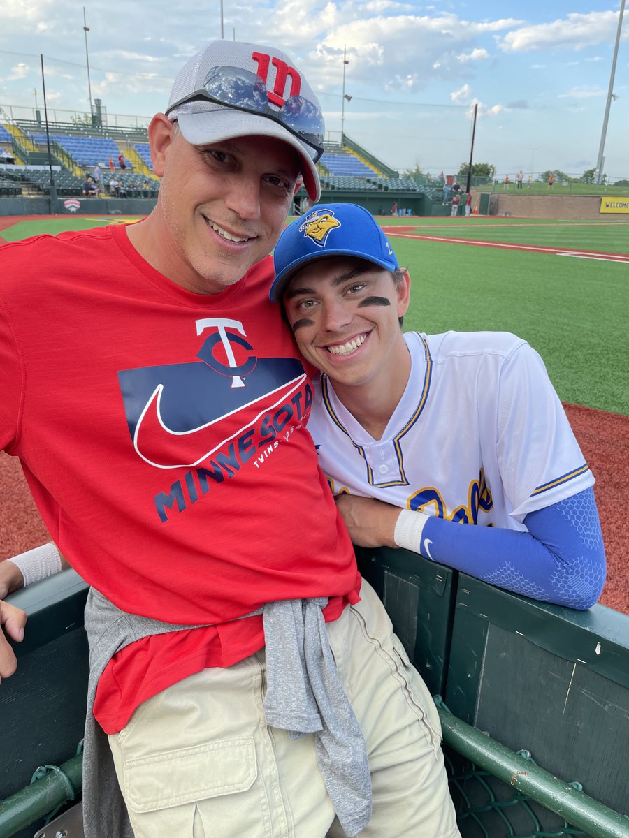 CoachGroff16's tweet image. Great catching up with former Panther ⁦@gelo_villa7⁩ in Sioux Falls tonight.