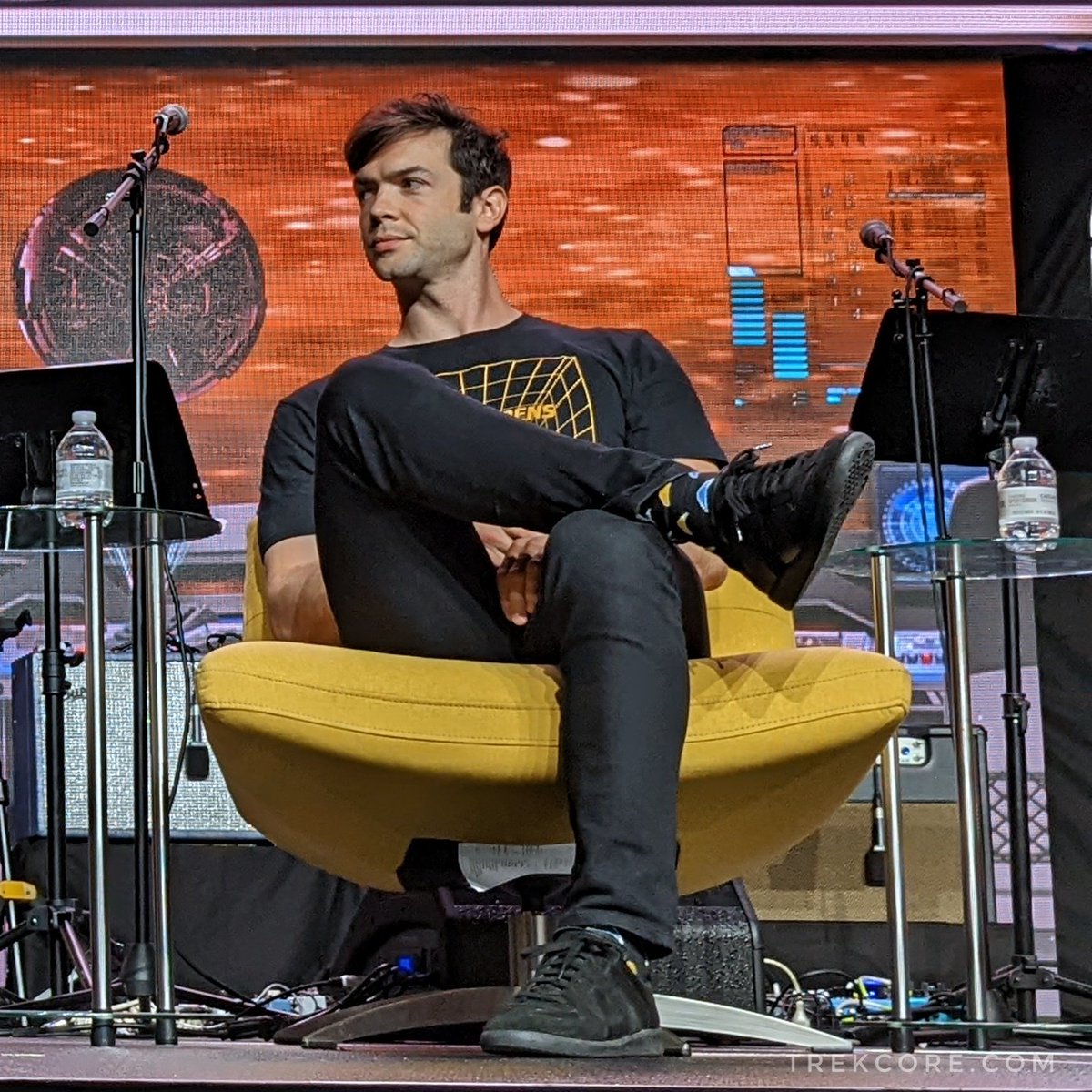 TrekCore's tweet photo. Ethan Peck is wearing Star Trek Day socks.
#StarTrek #StrangeNewWorlds #STLV #SpockSocks https://t.co/XNoFleF8hW