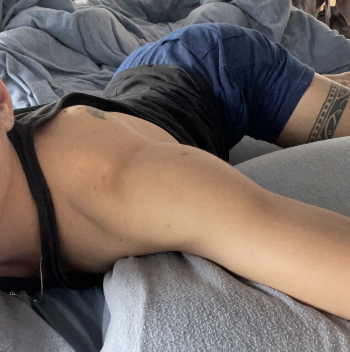 I fuck in doggy style so much I should go to the vet 😏😅
