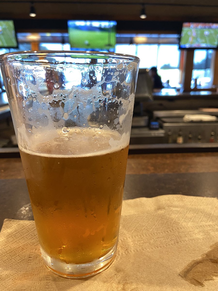 Breadchick's tweet photo. Last one… #beerme #4in #thisweeksucked https://t.co/6IHNrKt3kb