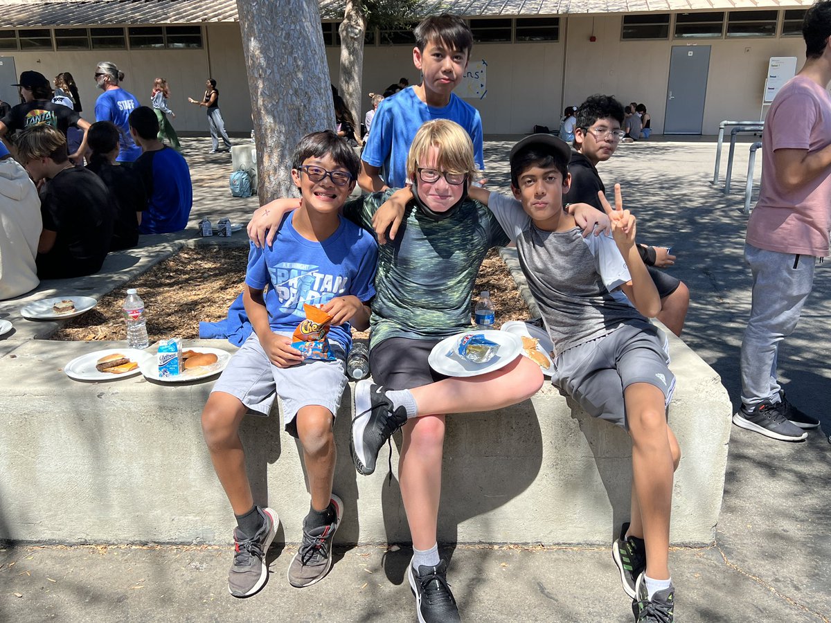 milinda_jaffe's tweet photo. Awesome barbecue today at school! Welcome back Spartans! @AEWrightMS @LVUSD https://t.co/XlXrSZJCIC