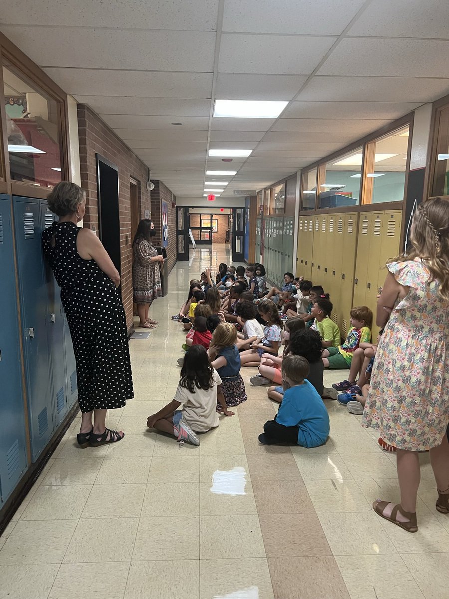 Our Holmes Hawks learned and practiced routines and procedures this week ~ A true collaborative effort for a safe and supportive school! #myD97 <a href="/OakPark97/">Oak Park District 97</a> #HolmesHawks <a href="/MrsRehfield/">Marianne Rehfield</a> <a href="/ChristineZelaya/">Dr. Christine Zelaya</a> <a href="/JarosEsl/">Jennifer Jaros</a>