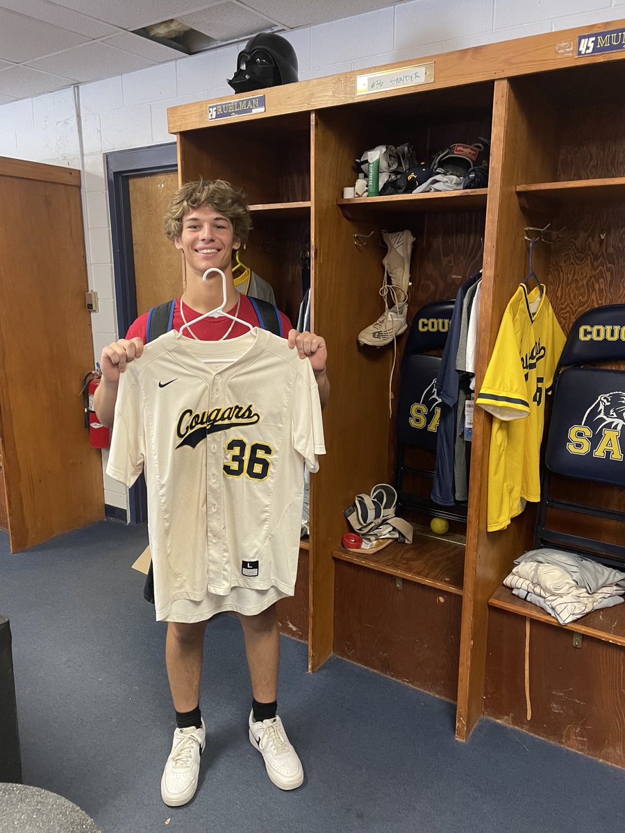 rockford464's tweet photo. Move in day. Good luck Colin and Kaitlyn! ⁦@SAUCougars⁩ https://t.co/X7uKOpz97d