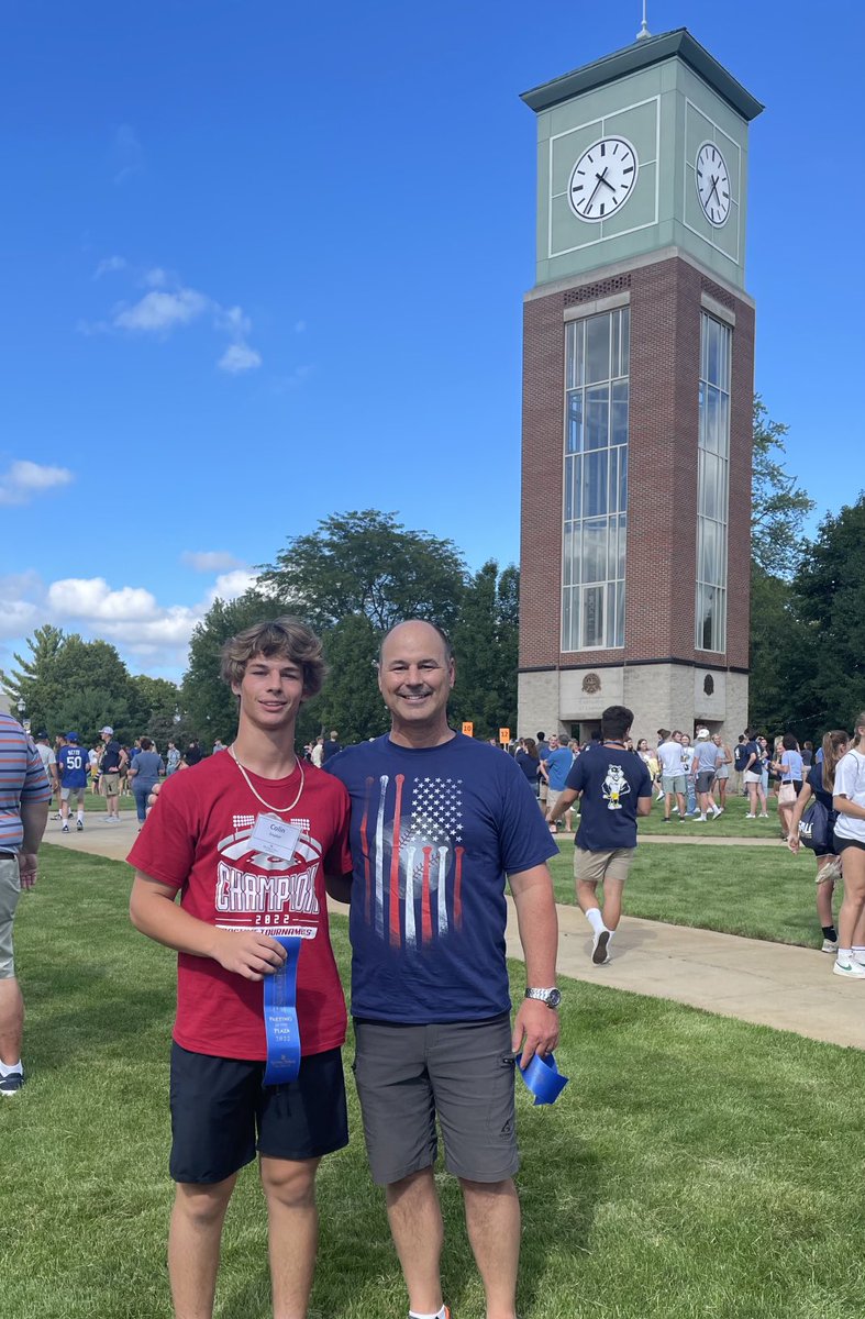 rockford464's tweet photo. Move in day. Good luck Colin and Kaitlyn! ⁦@SAUCougars⁩ https://t.co/X7uKOpz97d